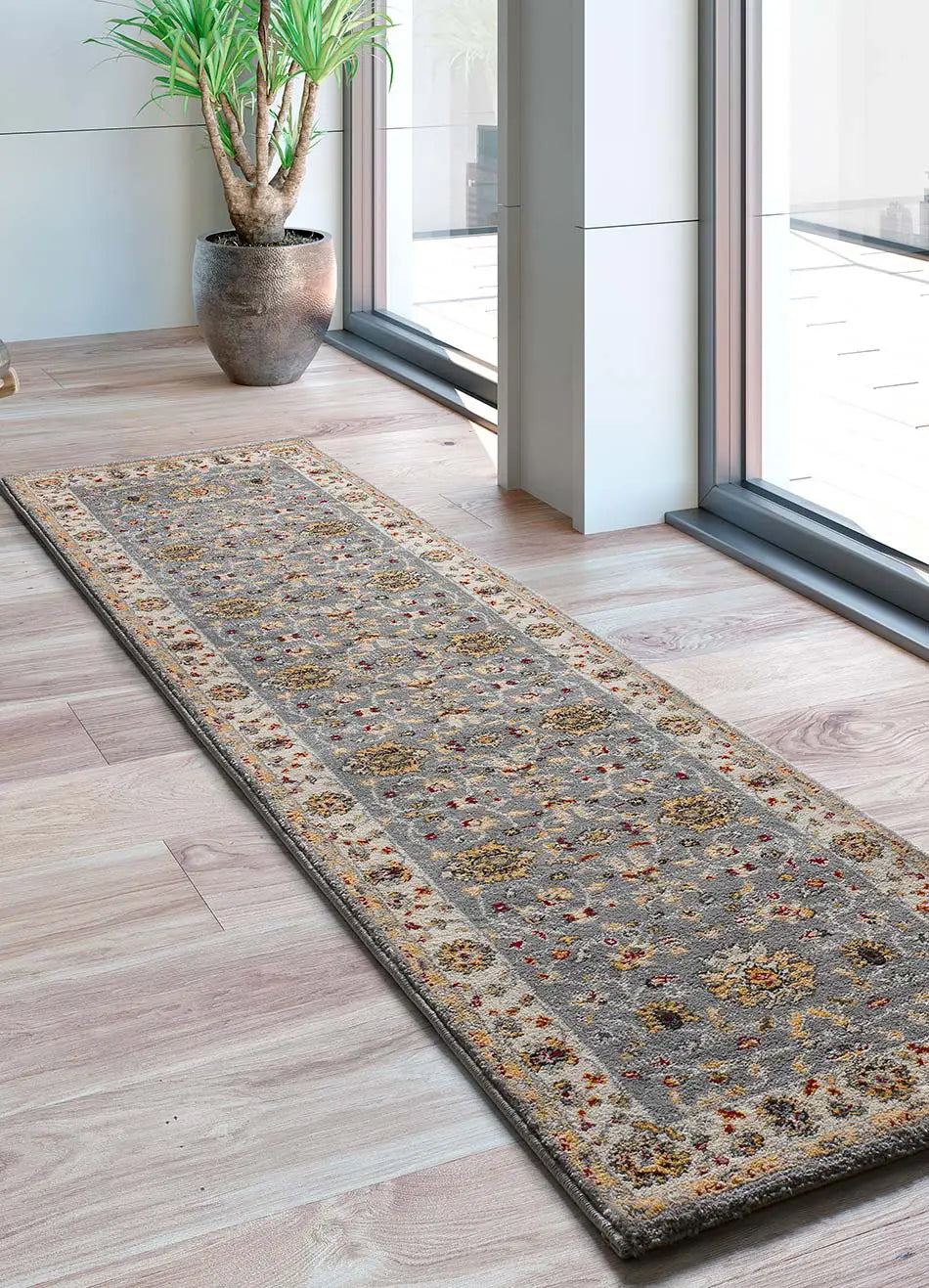 alfombra-classic-12505-plata-pasillo-Ambiente-Universal